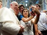 Pápež sa zastal gejov a žien, ktoré podstúpili interrupciu