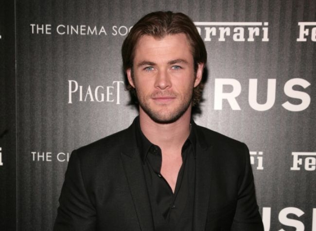 Chris Hemsworth sa vo filme nikdy neukáže celkom nahý