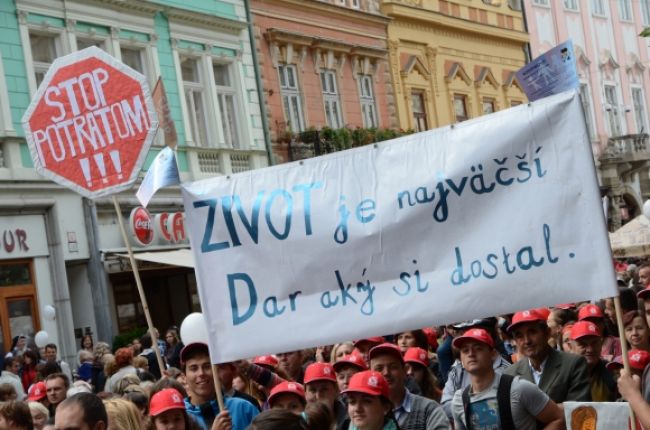 Tisíce ľudí pochodovali Košicami za úctu k životu a rodine