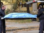 Polícia našla v Petržalke mŕtvolu so 17 bodnými ranami