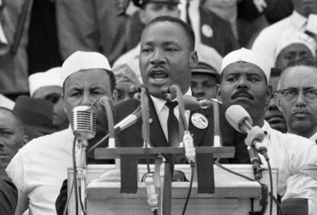 Američania sledovali aj Luthera Kinga a Muhammada Aliho 
