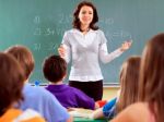 Plat učiteľa by mohol vzrásť o 8 percent, tvrdia odborári