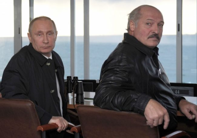 Putin s Lukašenkom navštívil spoločné vojenské cvičenie