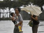 Pred hrozivým tajfúnom vo Vietname evakuujú desaťtisíce ľudí