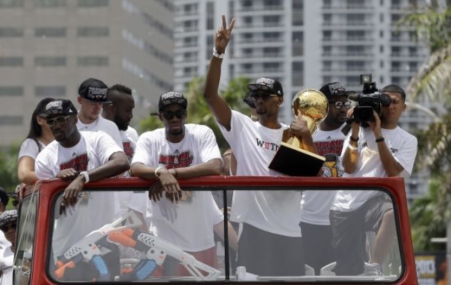 Hviezdni basketbalisti Miami Heat odštartujú sezónu v raji