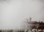S požiarom skladov v Bušinciach sa hasiči trápili 11 hodín
