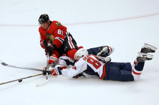 Chicago vstúpilo do NHL majstrovsky, Hossa zažiaril