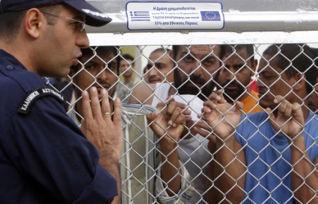 Emigranti hľadajú lepší život v EÚ, polícia zatkla pašerákov