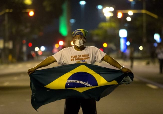 Brazílska polícia použila proti štrajkujúcim učiteľom plyn