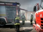 Bratislavskí hasiči mali náročný večer, horeli štyri autá