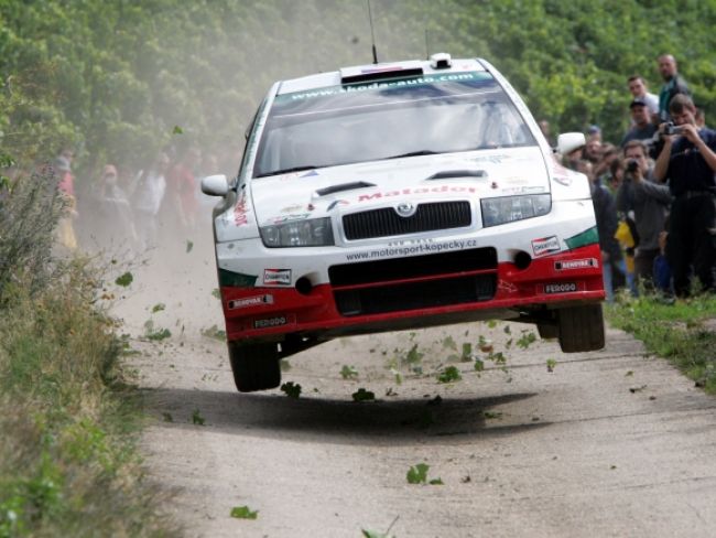 Smrteľná nehoda na rely v Česku, Fabia narazila do stromu