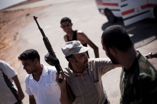 V Líbyi civilisti strieľali na policajtov, použili guľomety