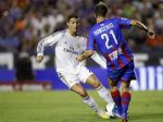 Real zázračne otočil zápas, Barca naďalej suverénna