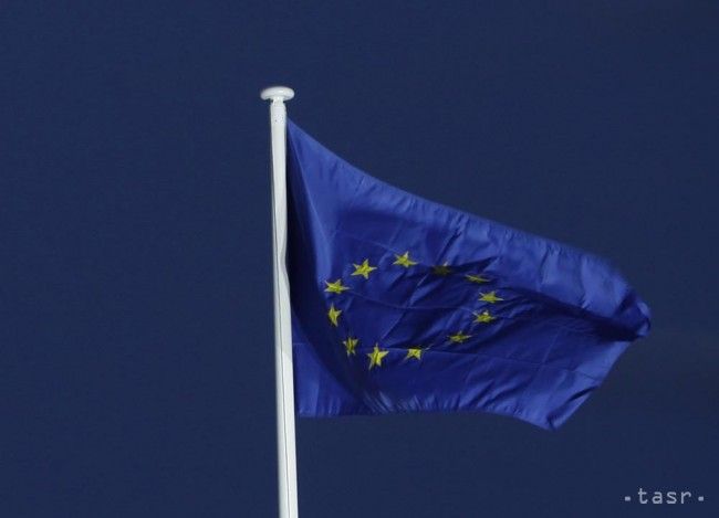 Poliaci zostávajú najväčšími stúpencami EÚ v strednej Európe