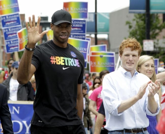 O homosexuálneho basketbalistu sa zaujíma viacero klubov NBA