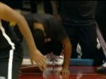 Video: Kapitán Nets je šoumen, počas zápasu robil kľuky