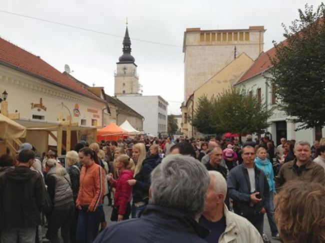 Trnavský rínek zaplnil Divadelnú uličku