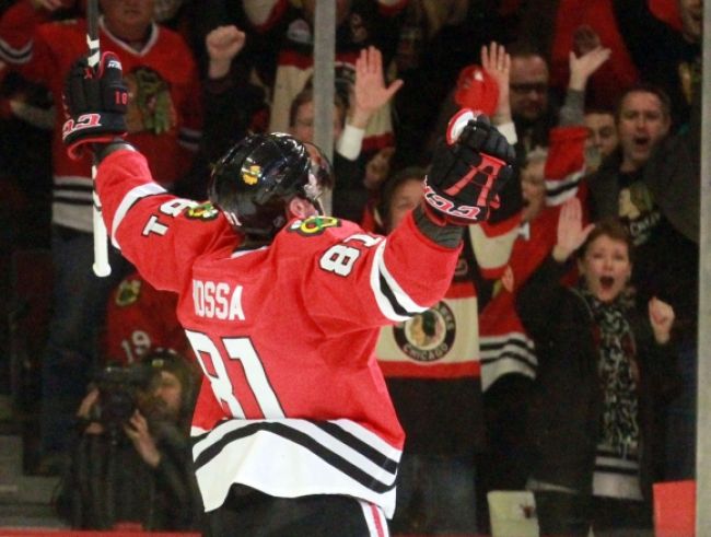 Marián Hossa strelecky mlčí, ale je lídrom NHL