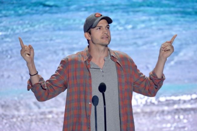 Najlepšie zarábajúcim televíznym hercom je Ashton Kutcher