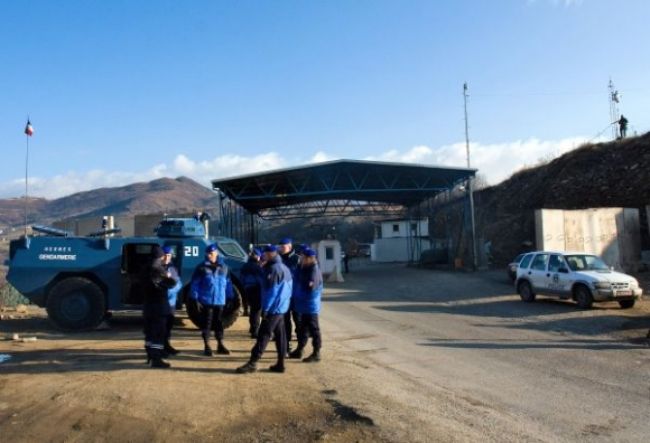 Kosovský súd poslal do väzenia desať Albáncov za terorizmus