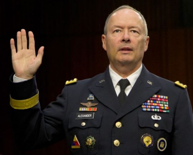 Šéf kontroverznej NSA končí vo funkcii