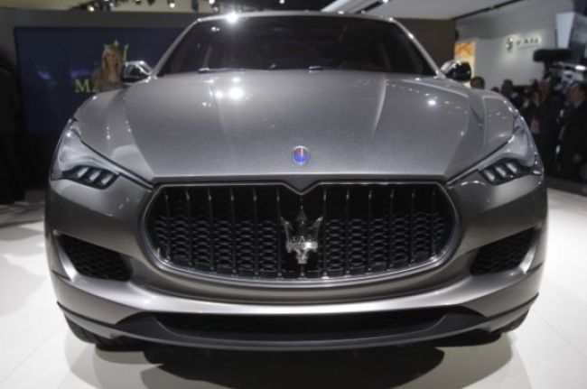 V Petržalke horelo luxusné Maserati, došli tri hasičské autá