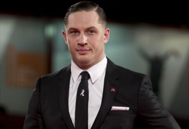 Tom Hardy stvárni Eltona Johna v snímke Rocketman | Info.sk