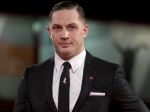 Tom Hardy stvárni Eltona Johna v snímke Rocketman