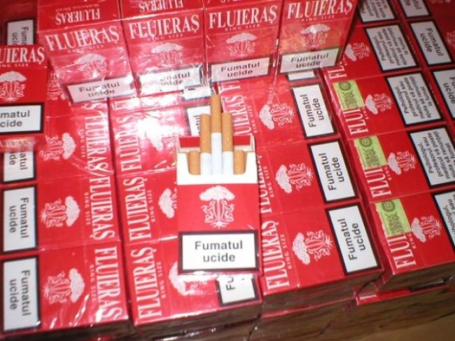 Pašerák niesol na chrbte 760 škatuliek cigariet bez známok