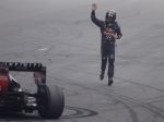 Šéf Red Bullu bráni Vettela, účet za pokutu mu neprepošle