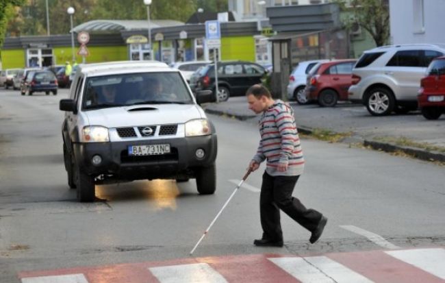 Policajti v Bratislave si posvietia na bezohľadných vodičov