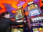 Majiteľom hracích automatov vadí, že Figeľ zavádza o hazarde