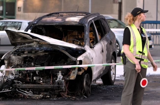 V Dúbravke horelo auto, zrejme ho úmyselne podpálili