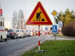 Na diaľnici D1 v Bratislave obmedzia na šesť hodín dopravu