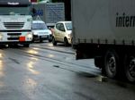 Poľský kamionista zničil v Strážskom železničné zariadenie