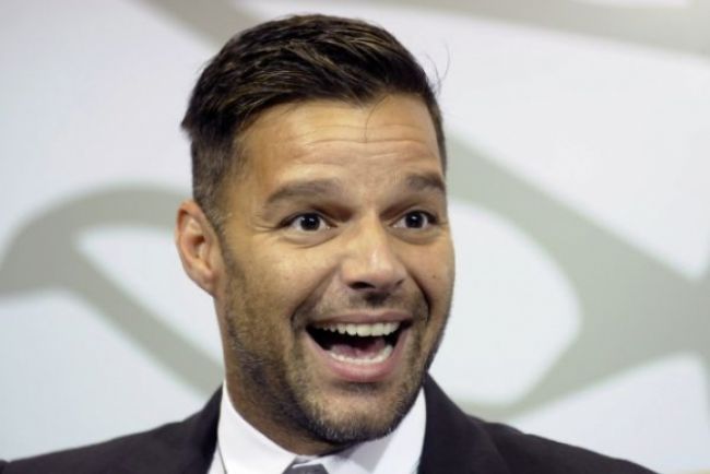 Ricky Martin naspieva pieseň k futbalovému šampionátu