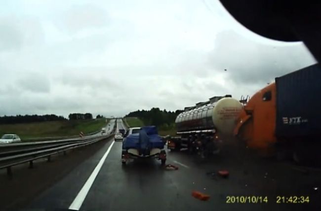 Video: Drsná nehoda na diaľnici