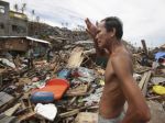 Prezident Filipín sa rozhodol osobne riadiť práce po tajfúne