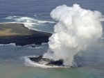 Video: Sopka vytvorila v oceáne pri Japonsku nový ostrov
