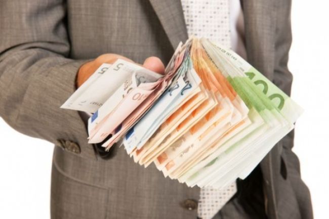 Slováci sa zadlžujú, každý má pôžičku vyše 3-tisíc eur