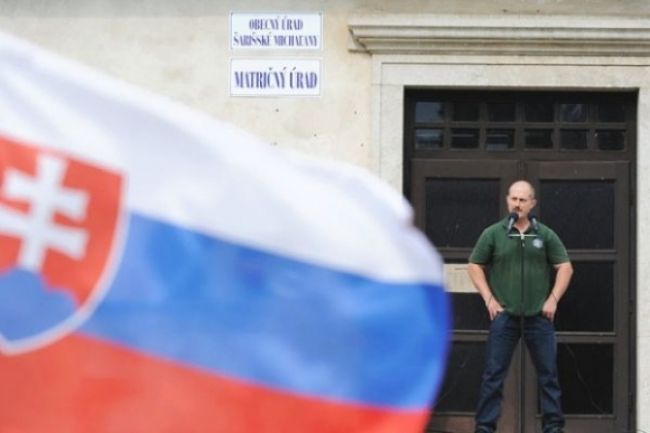 Slováci zvolili za župana neonacistu, píšu zahraničné médiá