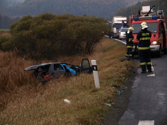 Zákruta smrti, osemnásťročný mladík prišiel v aute o život