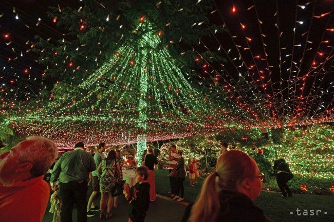 Dom v Austrálii zdobí najviac vianočných svetiel na svete
