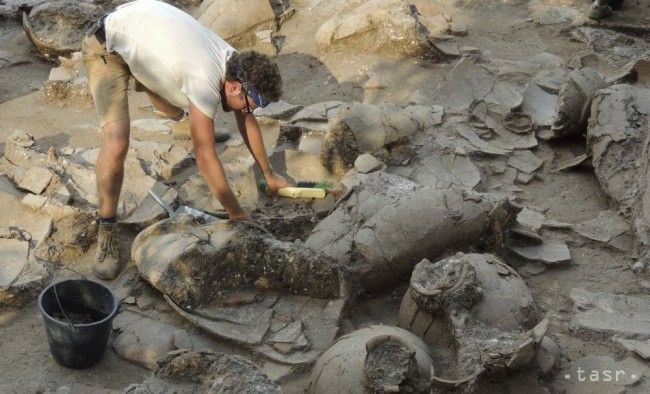 V kanaánskom paláci v Izraeli našli 3700 rokov starú vínnu pivnicu