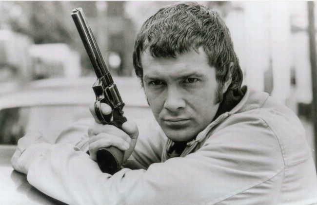 Zomrel Lewis Collins, hrdina kultového seriálu Profesionáli