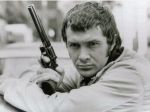 Zomrel Lewis Collins, hrdina kultového seriálu Profesionáli