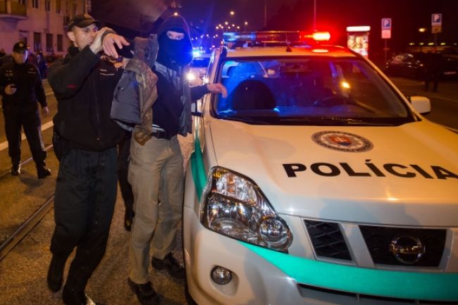 Polícia zadržala počas protestov v Bratislave 13 osôb