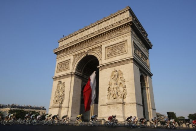 Tour de France 2014 skončí jazdou okolo Víťazného oblúka