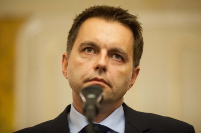 Minister Kažimír je v nemocnici, seklo ho v krížoch