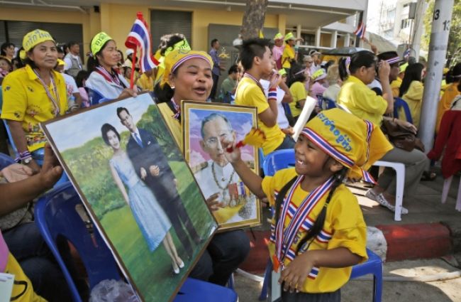 Oslava narodením thajského kráľa prerušila protesty